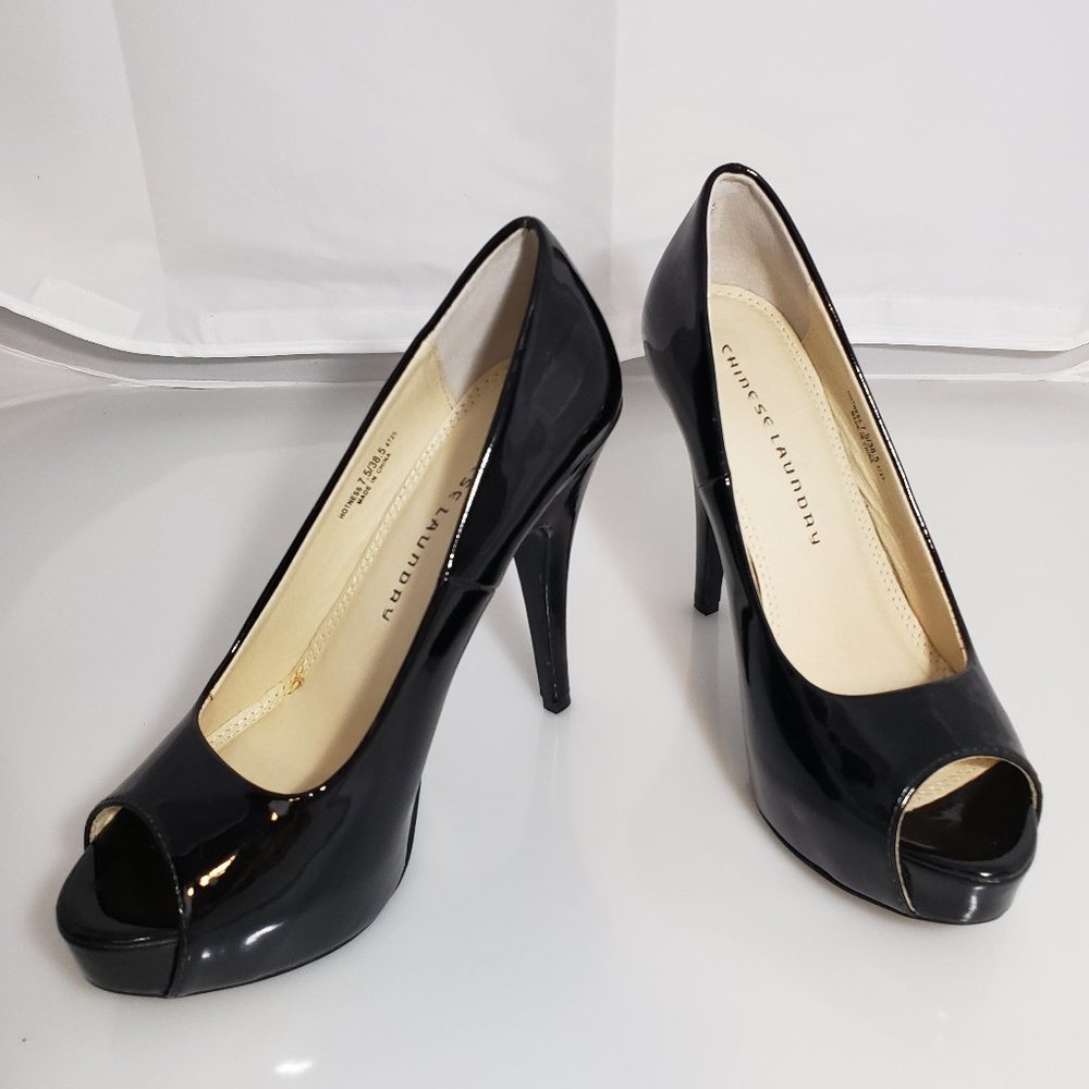 HOTNESS Women’s Hotness Pump, Black